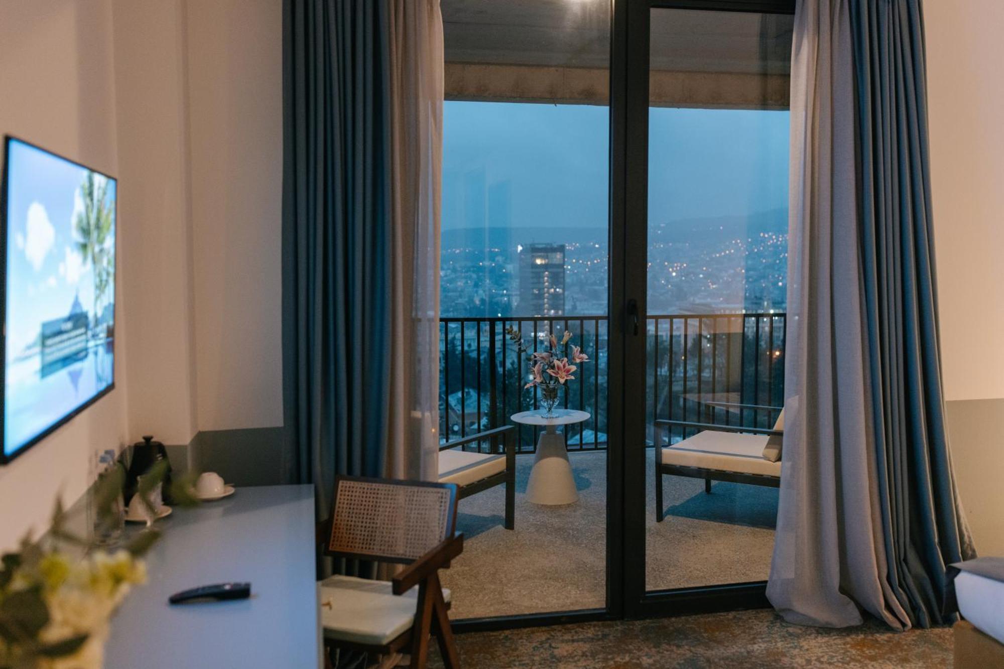 Castor & Pollux Hotel Тбилиси Экстерьер фото