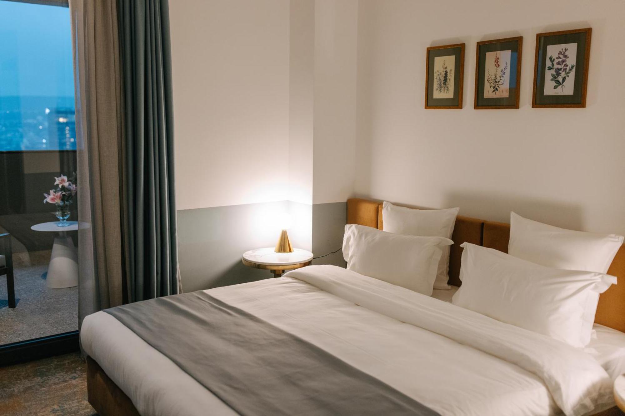 Castor & Pollux Hotel Тбилиси Экстерьер фото