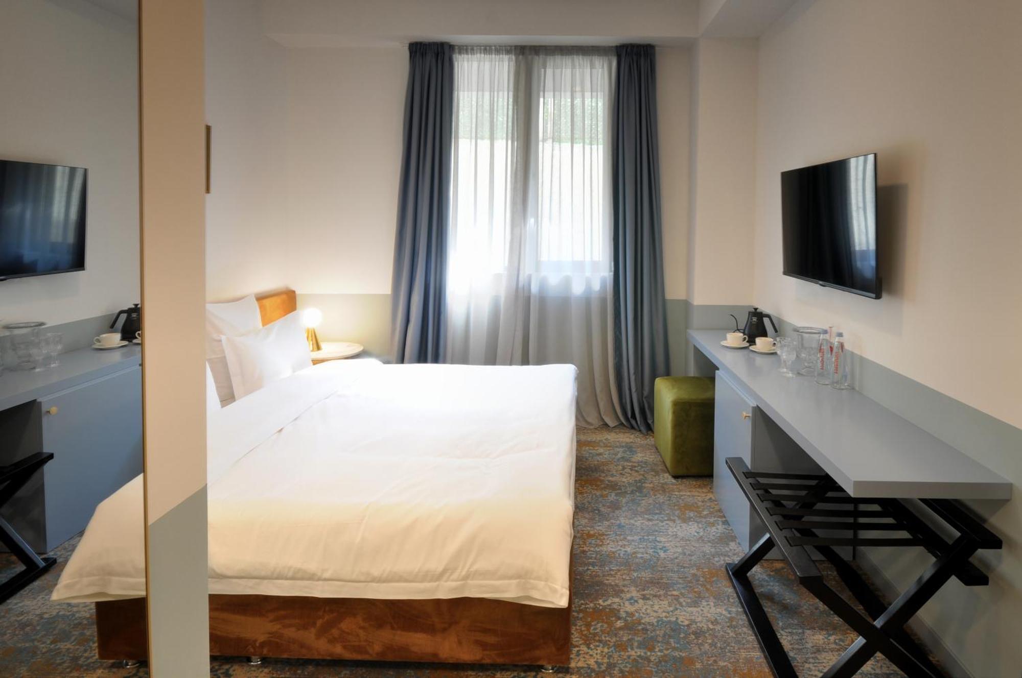 Castor & Pollux Hotel Тбилиси Экстерьер фото