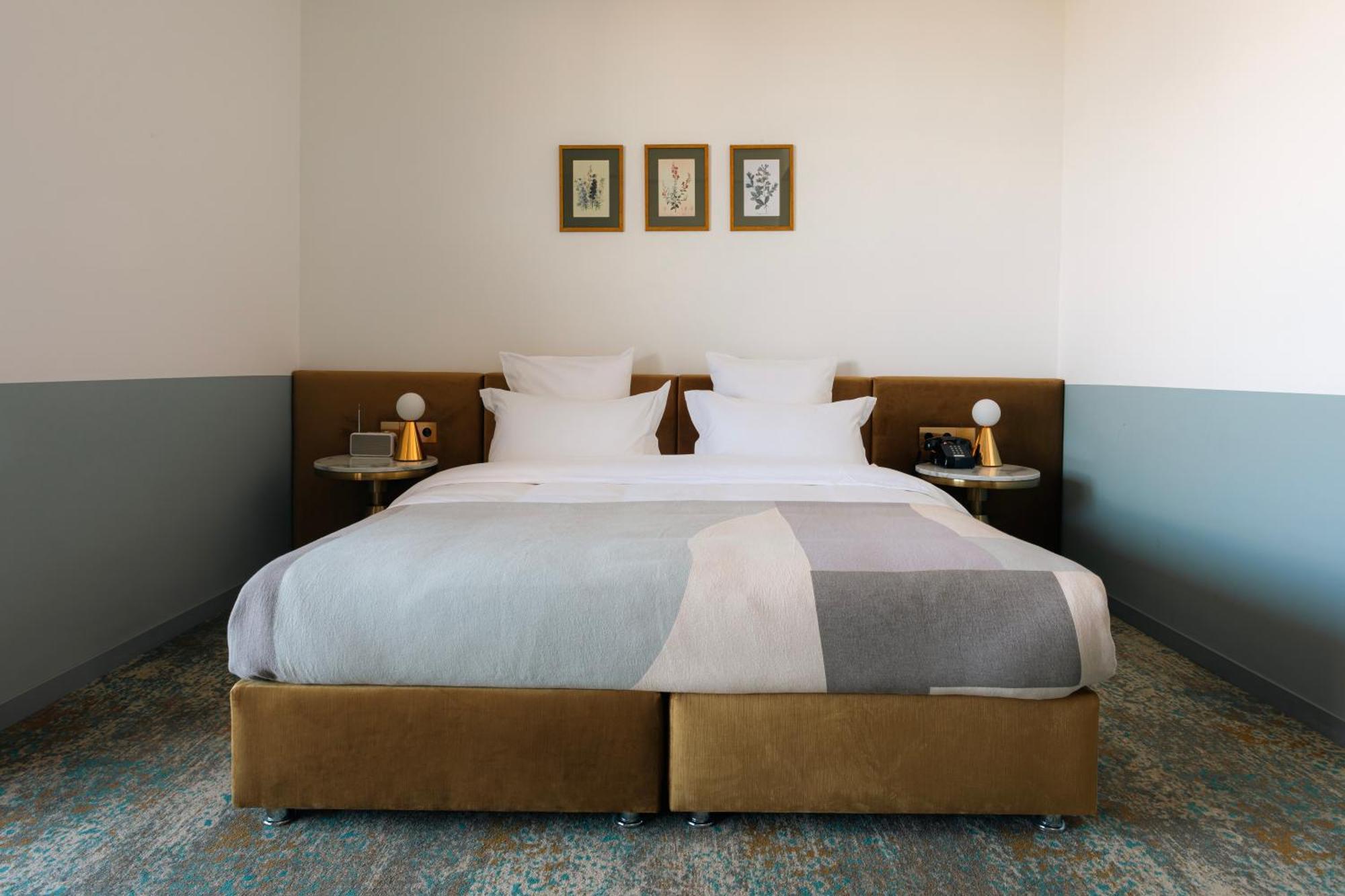 Castor & Pollux Hotel Тбилиси Экстерьер фото