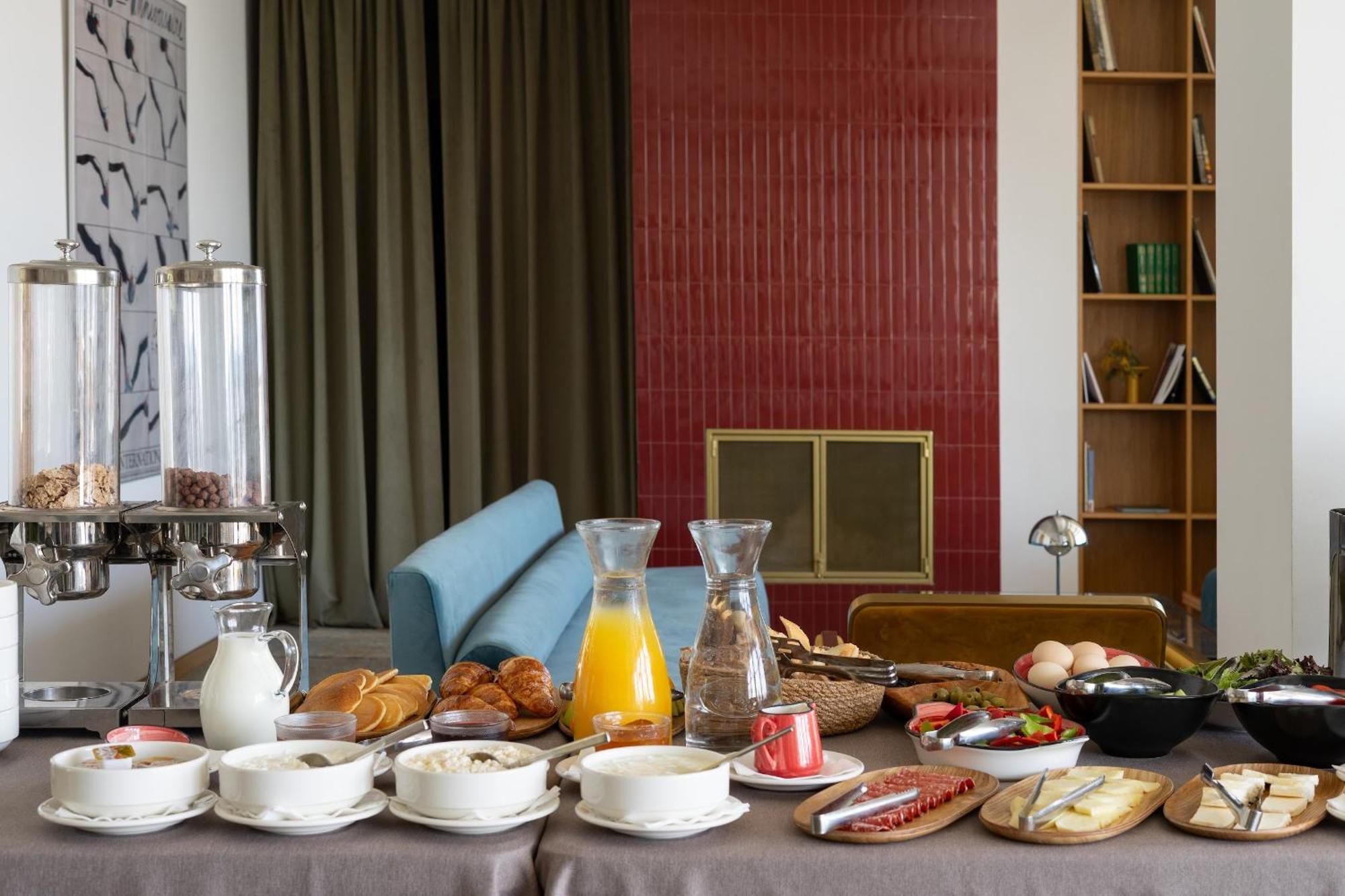 Castor & Pollux Hotel Тбилиси Экстерьер фото