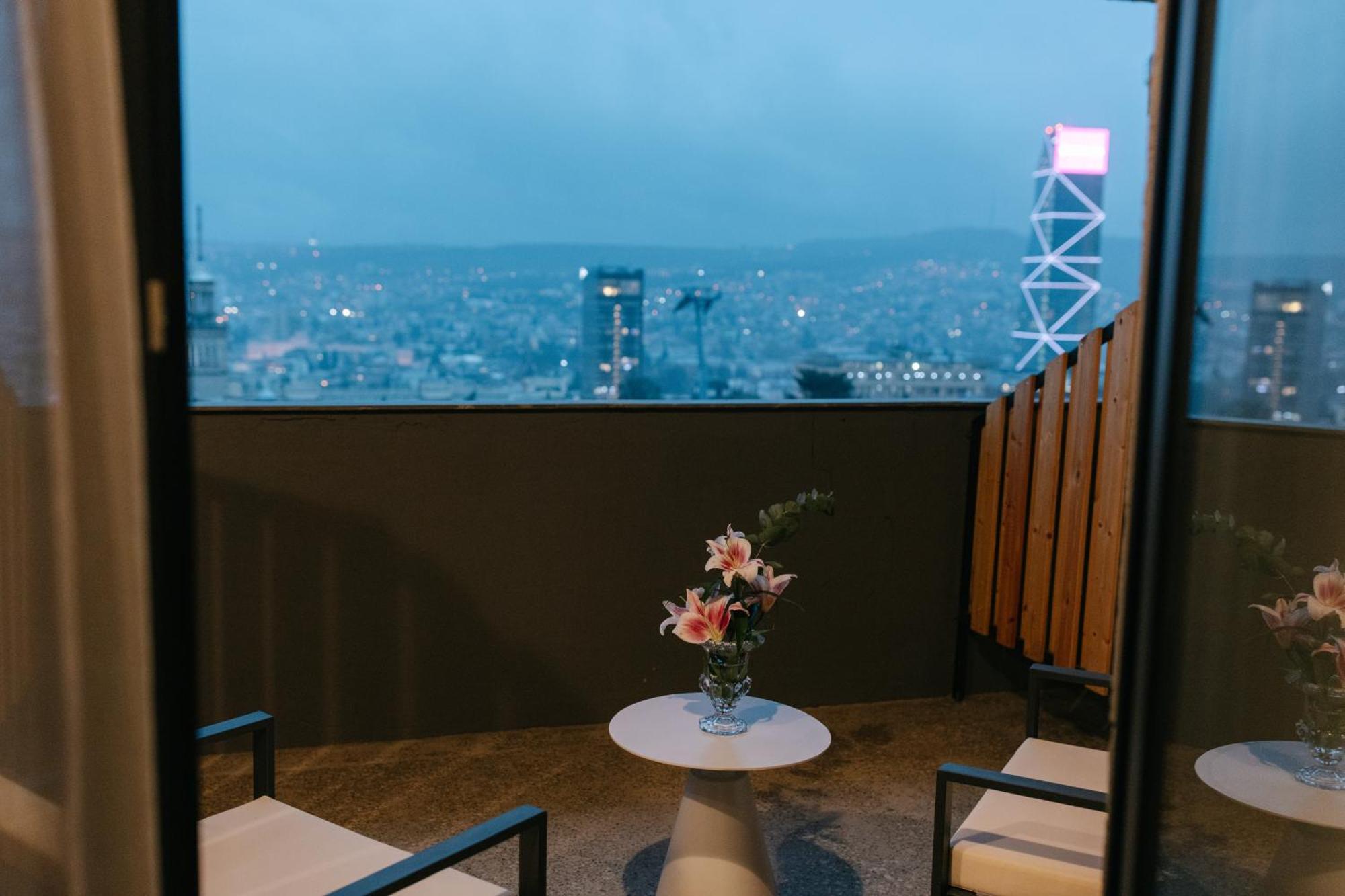 Castor & Pollux Hotel Тбилиси Экстерьер фото