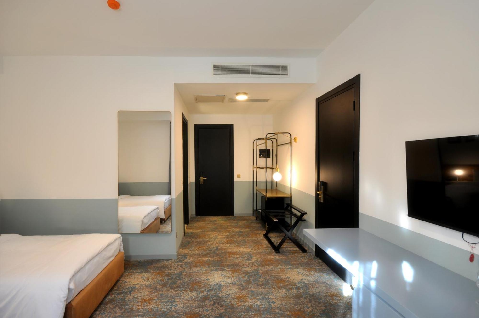 Castor & Pollux Hotel Тбилиси Экстерьер фото