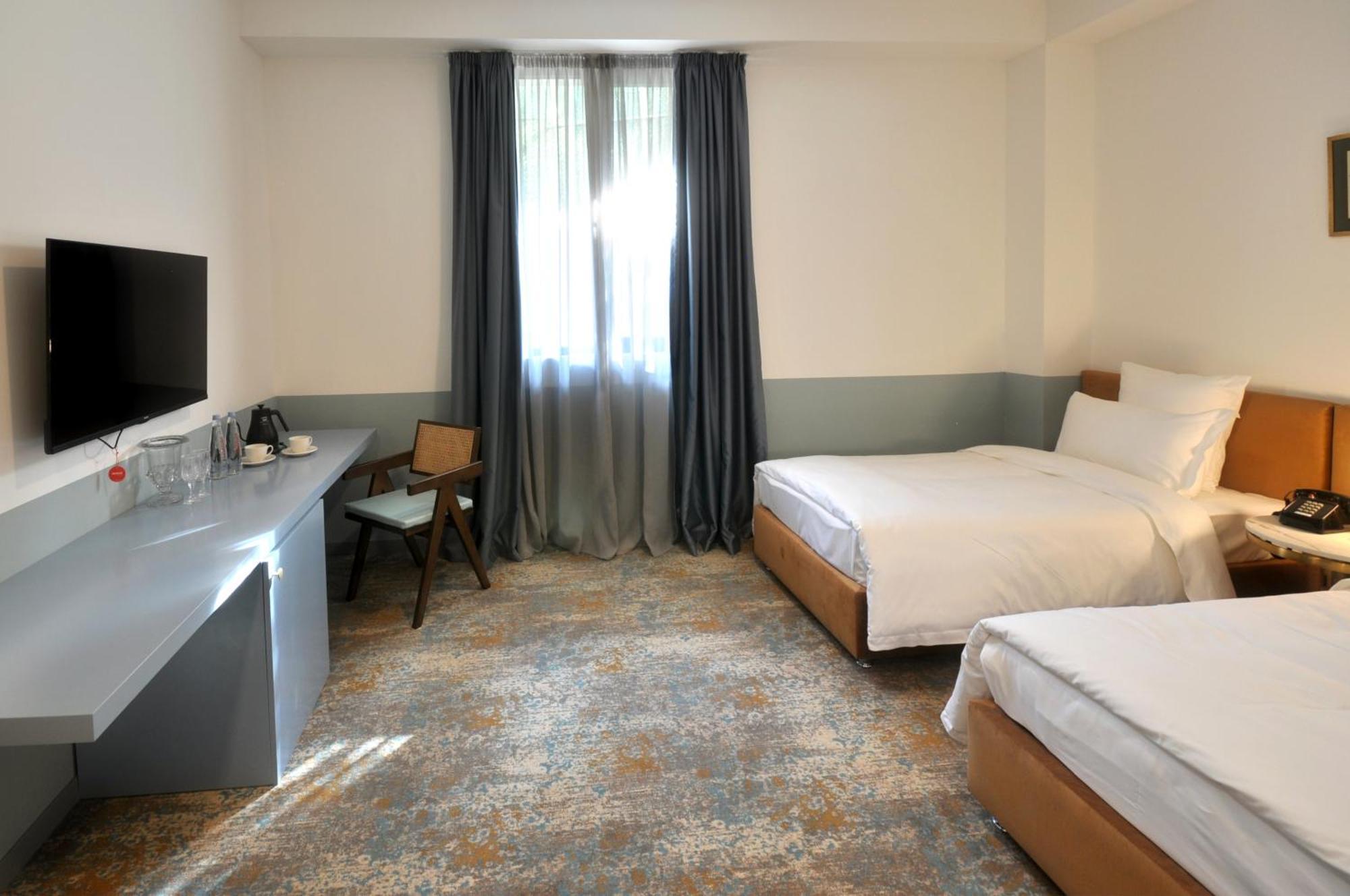 Castor & Pollux Hotel Тбилиси Экстерьер фото