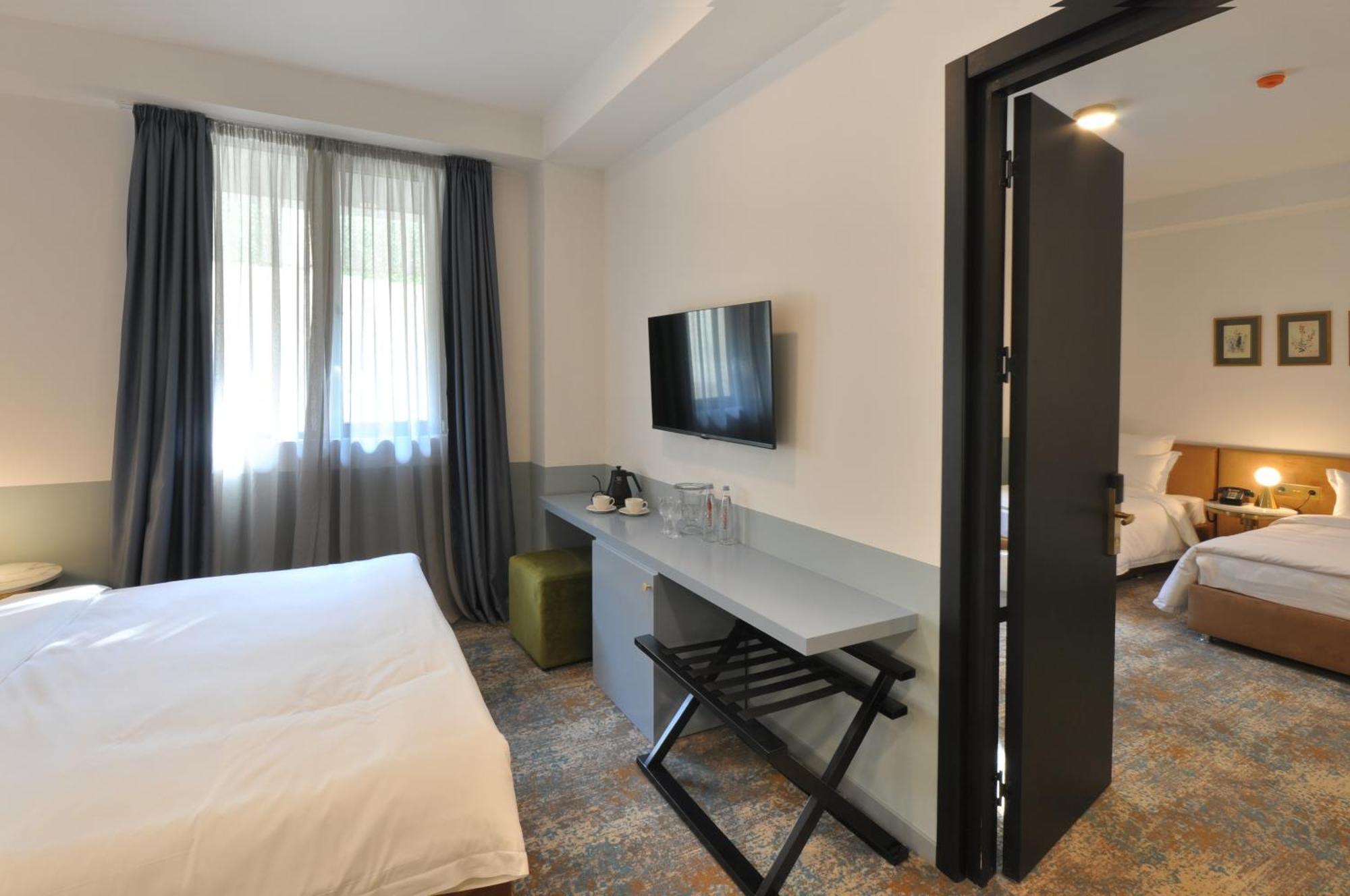 Castor & Pollux Hotel Тбилиси Экстерьер фото