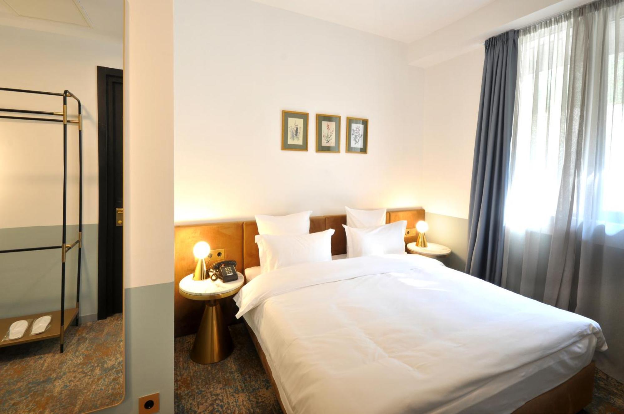 Castor & Pollux Hotel Тбилиси Экстерьер фото